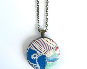 Vintage Floral Embroidery Pendant Necklace, Retro Boho Fabric Circle, Antique Brass Chain