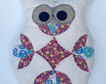 Quilted Owl Pillow: Vintage Quilt Plushie Decor (11.5 x 9 inches)