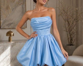 Vestido corsé babydoll azul claro", "Vestido azul sin espalda ajustado y acampanado", "Vestido corto de gasa azul claro