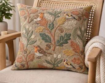 Cojín de poliéster hilado con estampado de aves y follaje otoñal / Cojín decorativo con estampado botánico de petirrojo