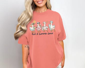 Camiseta de verano con estampado de aves acuáticas y diseño de ganso en la playa.