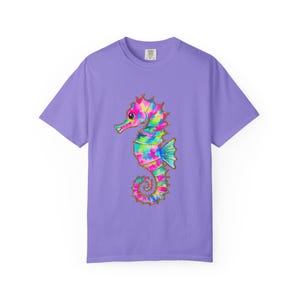 Camiseta Comfort Colors con estampado de caballitos de mar coloridos, camiseta con estampado costero, camiseta para amantes de la playa, camiseta con animales marinos, camiseta para vacaciones de verano, regalo náutico imagen 15