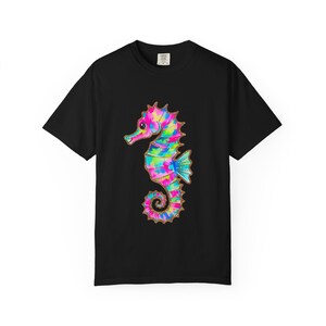Camiseta Comfort Colors con estampado de caballitos de mar coloridos, camiseta con estampado costero, camiseta para amantes de la playa, camiseta con animales marinos, camiseta para vacaciones de verano, regalo náutico imagen 14