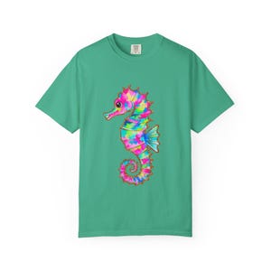 Camiseta Comfort Colors con estampado de caballitos de mar coloridos, camiseta con estampado costero, camiseta para amantes de la playa, camiseta con animales marinos, camiseta para vacaciones de verano, regalo náutico imagen 9
