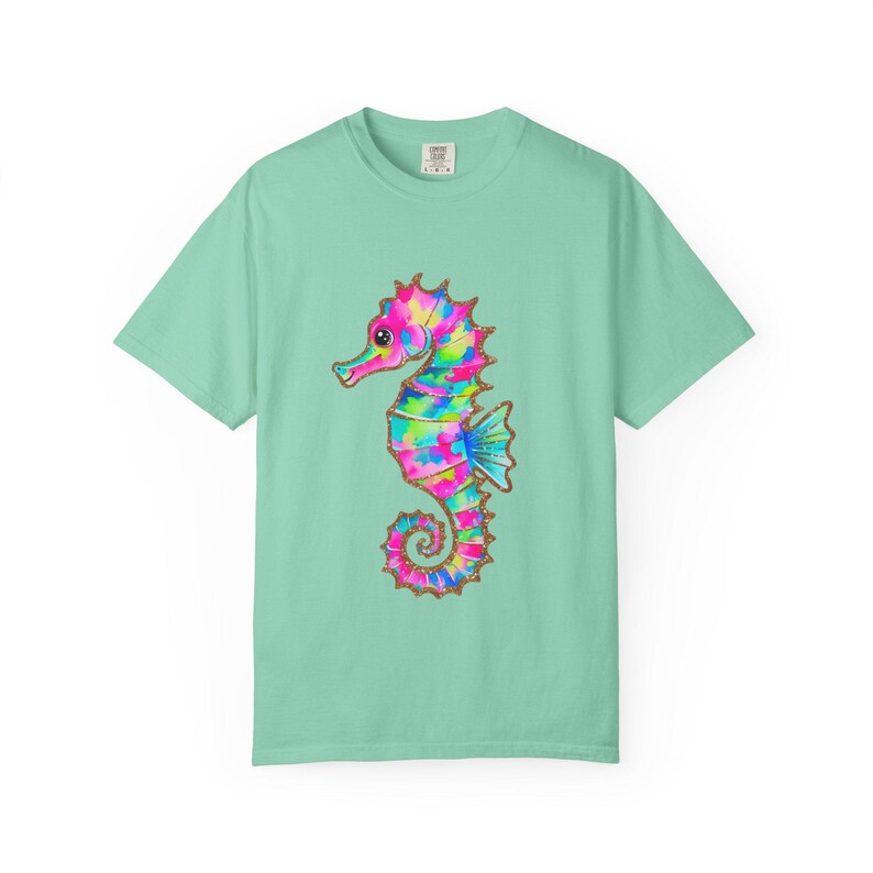 Camiseta Comfort Colors con estampado de caballitos de mar coloridos, camiseta con estampado costero, camiseta para amantes de la playa, camiseta con animales marinos, camiseta para vacaciones de verano, regalo náutico imagen 8