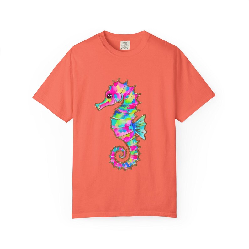 Camiseta Comfort Colors con estampado de caballitos de mar coloridos, camiseta con estampado costero, camiseta para amantes de la playa, camiseta con animales marinos, camiseta para vacaciones de verano, regalo náutico imagen 3