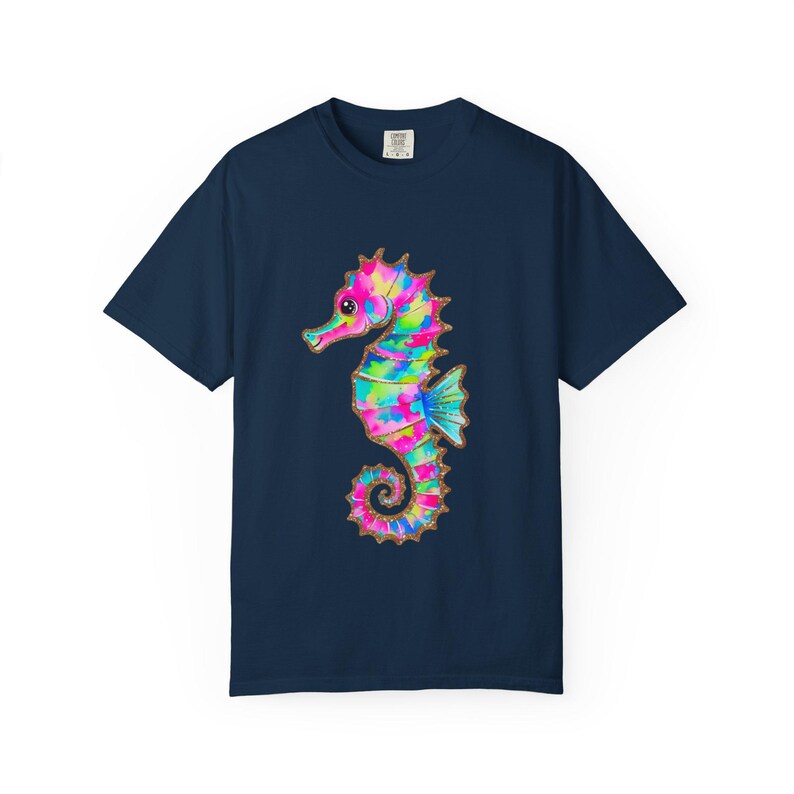 Camiseta Comfort Colors con estampado de caballitos de mar coloridos, camiseta con estampado costero, camiseta para amantes de la playa, camiseta con animales marinos, camiseta para vacaciones de verano, regalo náutico imagen 13