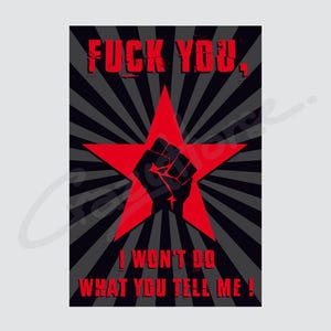 Peut inclure: Affiche avec une étoile rouge et un poing serré. Le texte "FUCK YOU, I WON'T DO WHAT YOU TELL ME!" est en rouge, avec une police vieillie, sur un fond radial noir et gris.