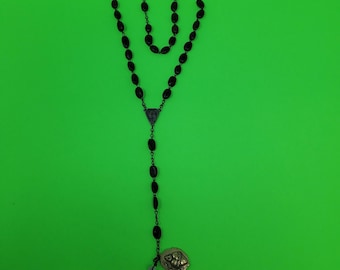 Rosario cattolico d'epoca: crocifisso romano, capsula reliquia, rosario italiano