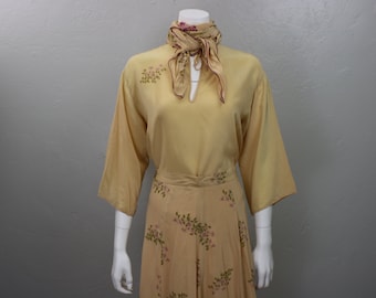 Silk Set / 70's Three Piece Skirt Blouse and Scarf / Vintage Women's Floral Two Piece / Neutral Floral