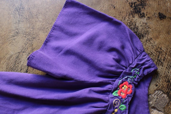 Vintage Embroidered DRESS , Purple Dress With Poc… - image 4