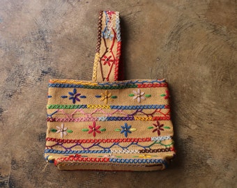 Geborduurde handtas/vintage geweven textiel en kleurrijk bloemenborduurwerk/tas uit de jaren 60