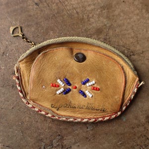 Monedero vintage de cuero con cuentas / Llavero de recuerdo vintage