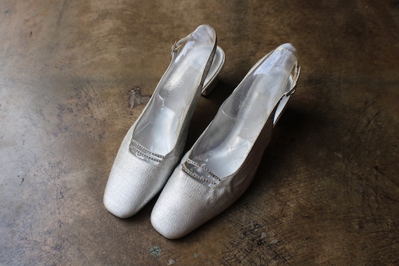 8 1/2 Silver Rhinestone Heels / Vintage Metallic … - image 1