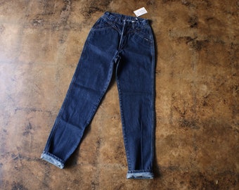 Vintage High Rise Dark Wash Jeans / Tapered leg Women's Jeans / Women's 90's Denim / Size 7