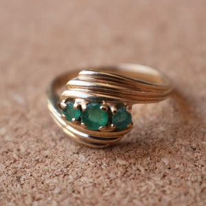 Vintage GOLD Emerald Ring / 10K Yellow Gold Gem Ring /  Vintage Size 6 3/4 Ring