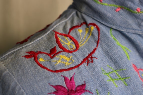 1970's Embroidered Denim Shirt / Women's Boho Blu… - image 6