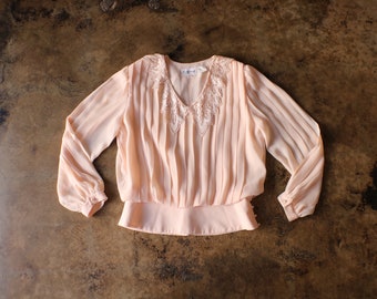 Vintage Pink Blouse / Pink Pleated Shirt with Lace Collar / Women's Medium
