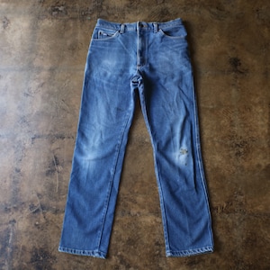 Distressed Lee Jeans /  Vintage Denim / Medium Wash Blue Jeans / Size 34 x 32