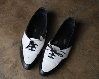 8 B Lace Up Loafers / Black and White  Leather Shoes