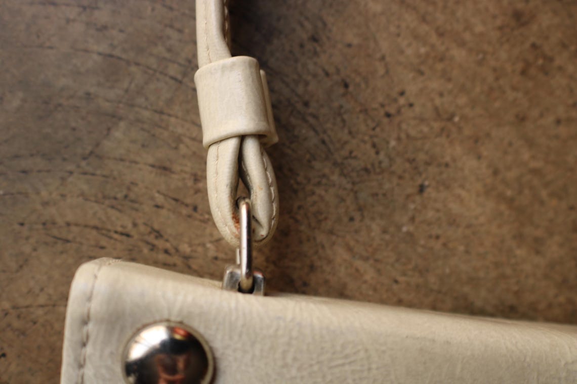 1960's Purse , Studded Structured Handbag , Vintage Top Chain Handle Bag, foto 3 di 5