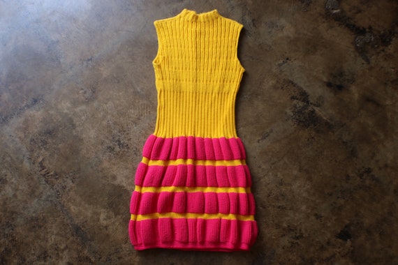 60's Mini Sweater Dress / Vintage Sleeveless Yell… - image 1