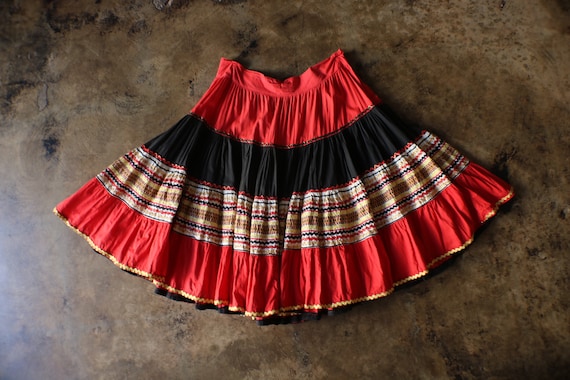 Vintage Large Patio Skirt  / Red and Gold Circle … - image 5