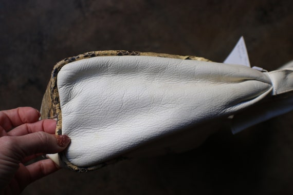 Vintage Snake Skin Purse / Large White Leather Pa… - image 9