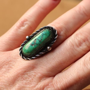 Vintage Turquoise Ring /Simple Southwest Jewelry / Vintage Size 6 1/4 Ring