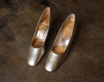 Size 7 1/2 Gold Heels / 70's Metallic Pumps / Women's Vintage Heels