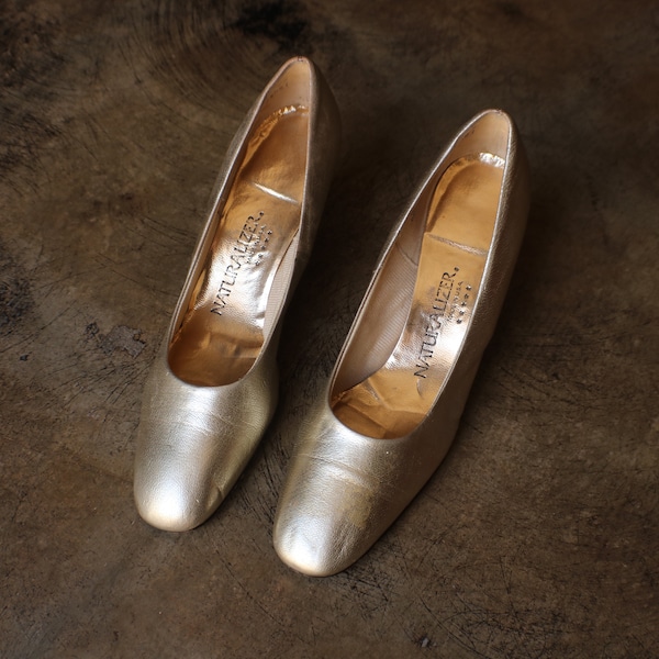 Size 7 1/2 Gold Heels / 70's Metallic Pumps / Women's Vintage Heels