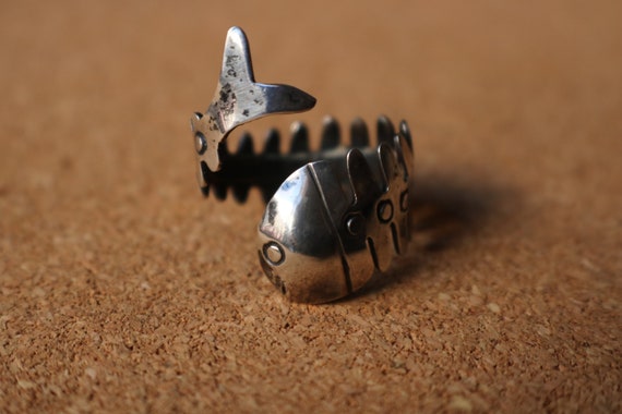 Sterling Wrap Fish Ring / Vintage Mexican Silver … - image 2