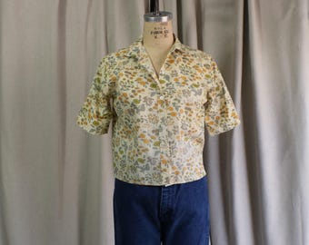 60's Floral Women's Blouse , Small Cropped Button Front Shirt