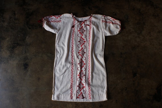 Eastern European Embroidered Dress / Vintage Folk… - image 1