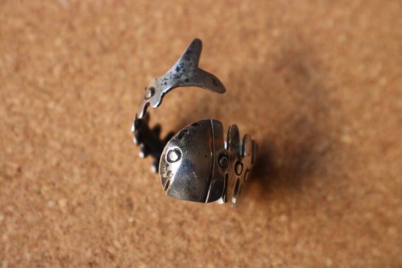 Sterling Wrap Fish Ring / Vintage Mexican Silver … - image 3