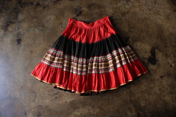 Vintage Large Patio Skirt  / Red and Gold Circle … - image 6