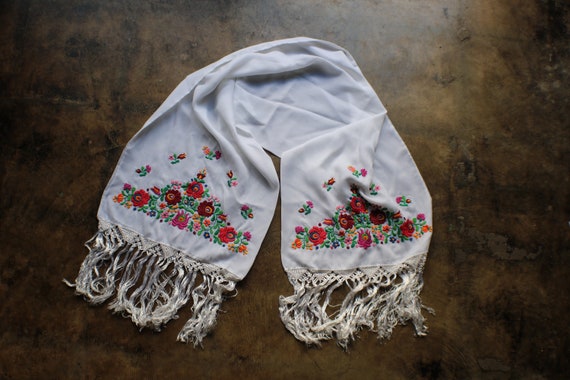 70's Embroidered Shawl / Vintage White Fringed Sc… - image 1