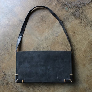 Cartera vintage de ante negro / Cartera de mano rectangular larga de cuero de los años 60