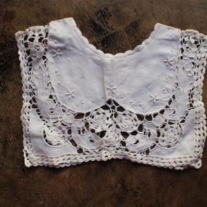 White Lace Collar / Vintage Removable Collar/ Antique Style