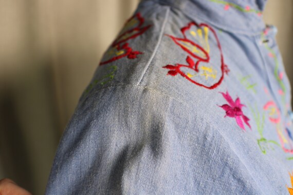 1970's Embroidered Denim Shirt / Women's Boho Blu… - image 8