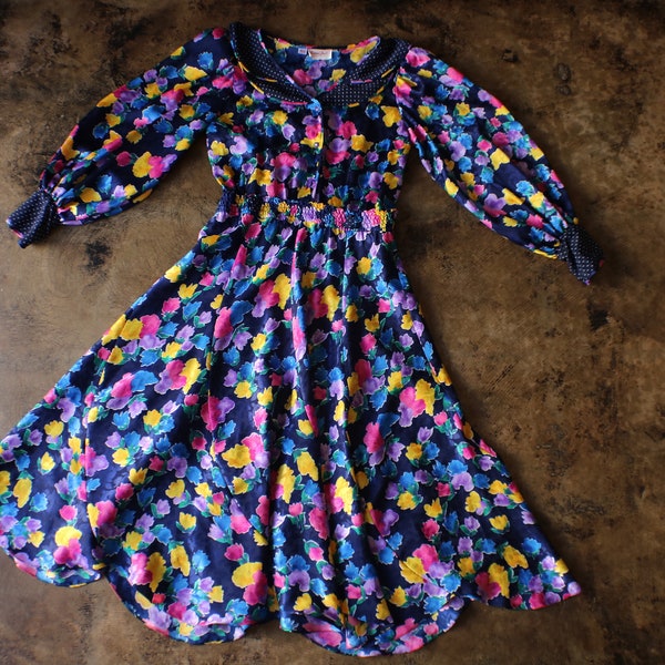 Colorful Floral Dress / Vintage Scalloped Hem Dress / Women's Flowy Dress