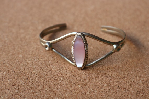 Pink Boho Cuff / Vintage 1970's Mother of Pearl B… - image 2