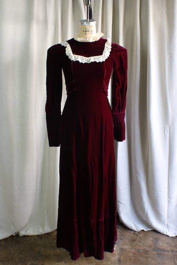 Victorian velvet cheap dress