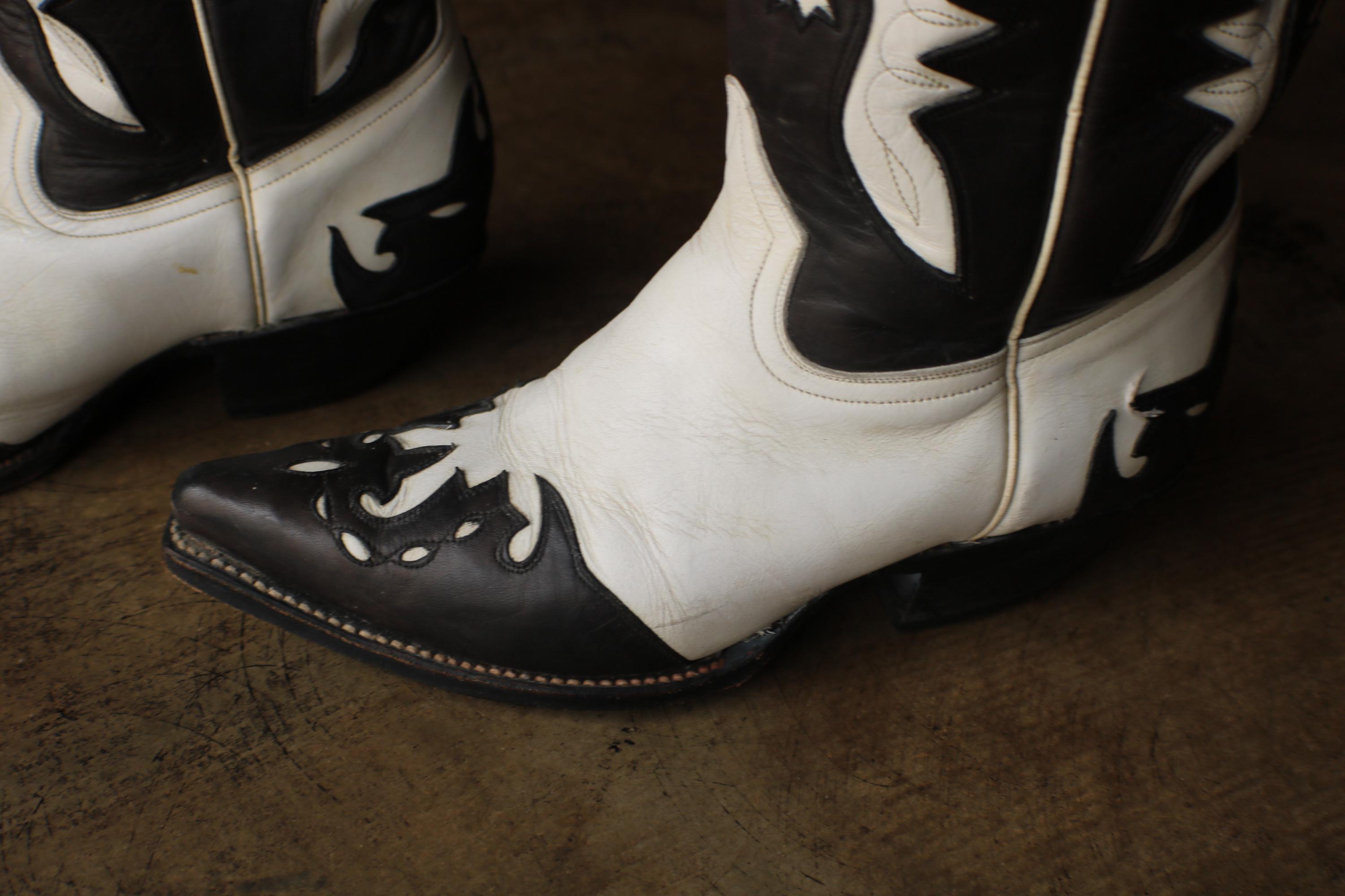 8 1/2 Women's Eagle Cowboy Boots , Vintage Black & White Western