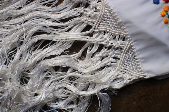 70's Embroidered Shawl / Vintage White Fringed Sc… - image 3