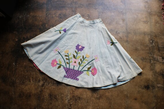 Vintage Circle Skirt / Embroidered 40's - 50's Ski