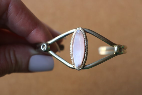 Pink Boho Cuff / Vintage 1970's Mother of Pearl B… - image 3