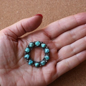 Turquoise Circle Brooch / Vintage Silver Jewelry / Southwestern Turquoise Pin