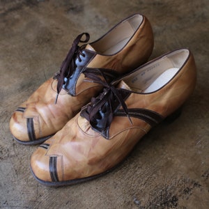 70's Lace Up Heeled Loafer / Vintage Leather Shoes / Size 9 Women's Two Tone Brown Shoes