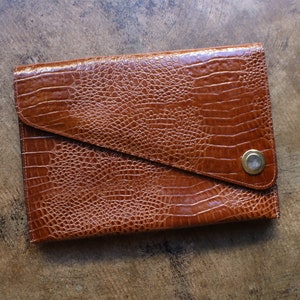 Clutch marrón vintage / Monedero de piel sintética / Bolso de mano de los años 80
